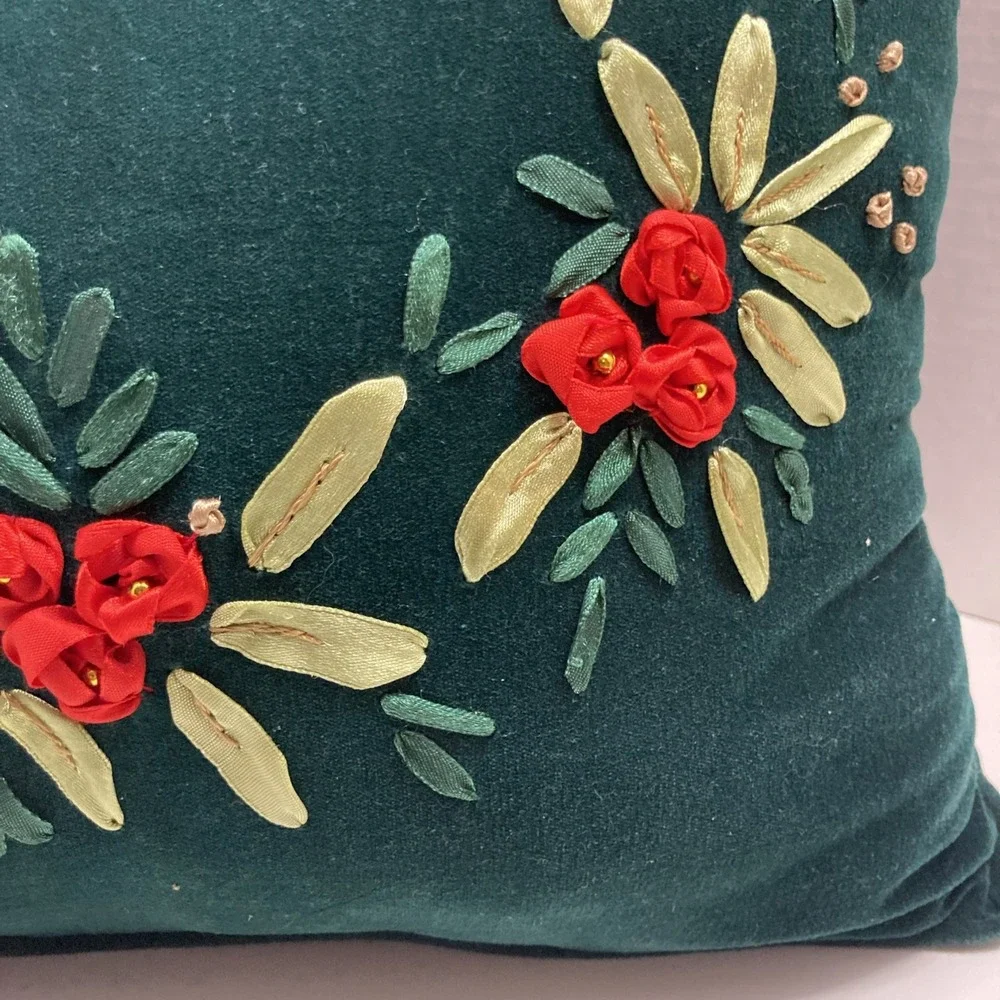 Vtg Velvet Green Embroidery & Ribbon Flowers‎ Christmas Wreath Pillow 15